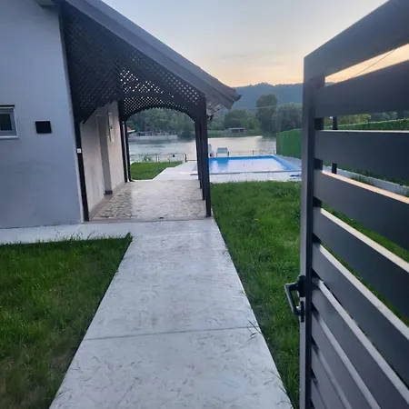 Semesterbostad Drinska Obala